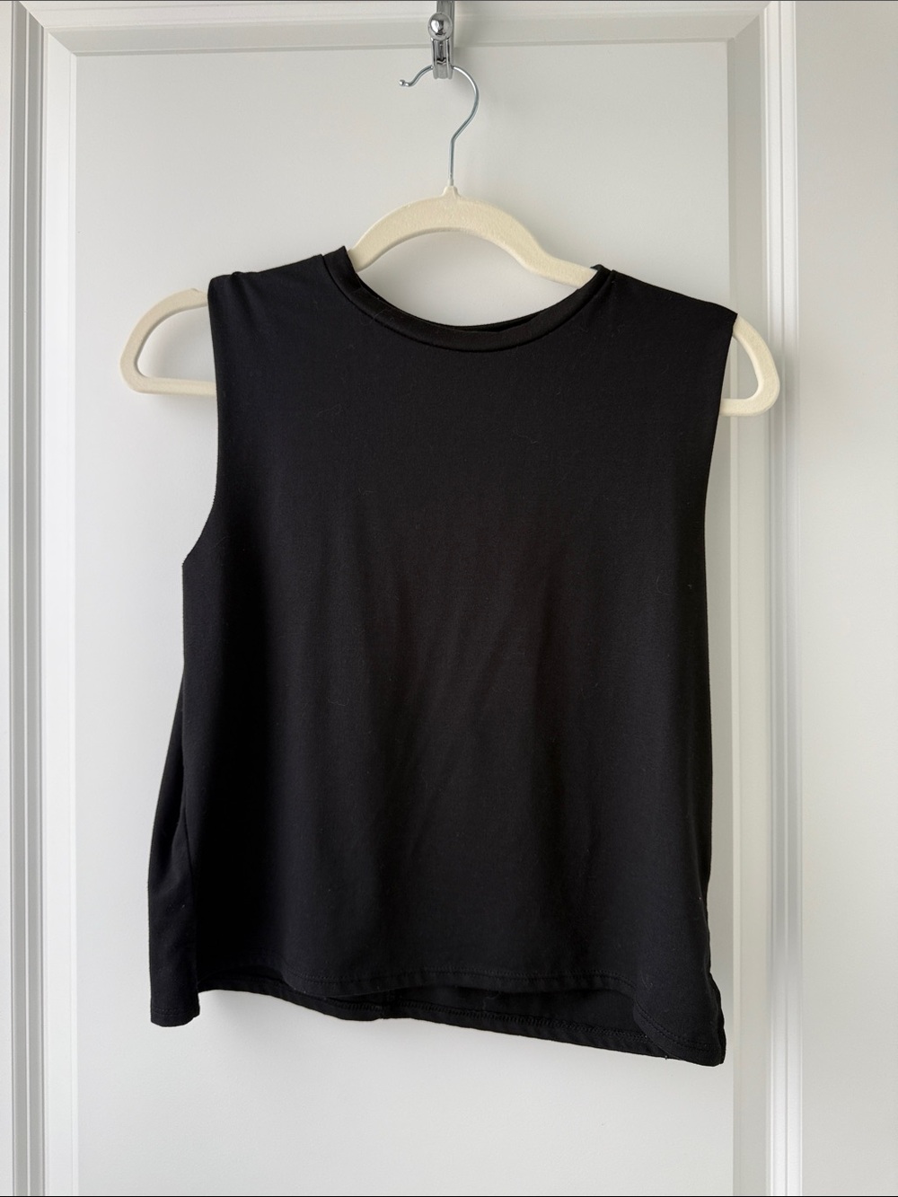 good hYOUman Black Sleeveless Crewneck Tank Top
